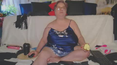 QueenPammy online show from April 15, 8:17 am