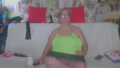 QueenPammy online show from September 28, 8:45 am