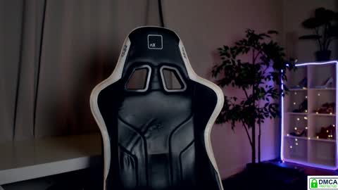 Queensy online show from March 29, 7:15 pm