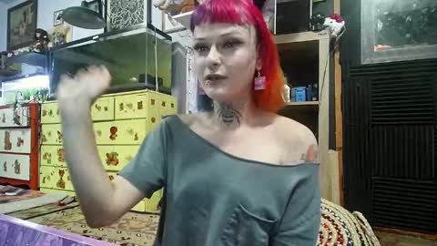 Snapshot of queer_burrito chatting on September 10, 7:59 pm Sky Burrito online show from September 10, 7:59 pm