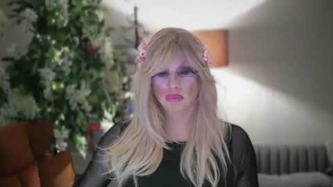 ViVaLuvLicious online show from December 23, 1:45 am