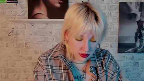 Snapshot of rachelcart chatting on February 24, 3:33 am RachelCart online show from February 24, 3:33 am