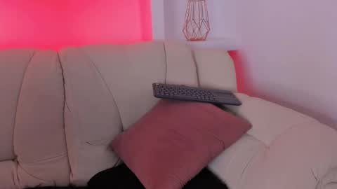 Snapshot of radiant_naomi chatting on September 20, 12:41 pm Radiant Naomi online show from September 20, 12:41 pm