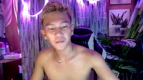 Snapshot of ralfhuge24 chatting on October 16, 11:32 am ralfhuge24 online show from October 16, 11:32 am