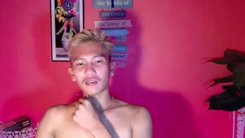 Snapshot of ralfhuge24 chatting on October 7, 4:47 pm ralfhuge24 online show from October 7, 4:47 pm