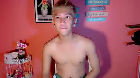 Snapshot of ralfhuge24 chatting on September 18, 7:23 am ralfhuge24 online show from September 18, 7:23 am