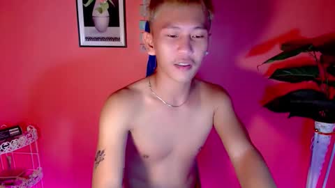Snapshot of ralfhuge24 chatting on October 2, 7:01 pm ralfhuge24 online show from October 2, 7:01 pm