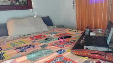    RAMONA Q   online show from May 6, 7:58 am