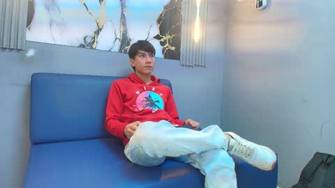 raphael_nyon1 online show from March 25, 4:30 am