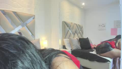 Raquel Moore  online show from January 9, 7:30 pm