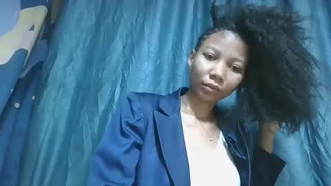 Snapshot of rasoanetteee chatting on October 6, 9:27 am rasoanetteee online show from October 6, 9:27 am