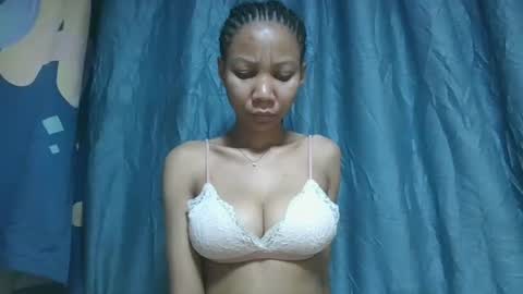 Snapshot of rasoanetteee chatting on October 3, 8:22 am rasoanetteee online show from October 3, 8:22 am
