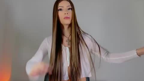 Isaindepent model online show from June 26, 7:03 am