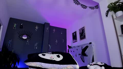 Raven Witch online show from October 5, 11:45 pm