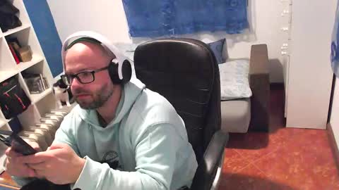 ravingr3d3 online show from March 8, 8:02 pm