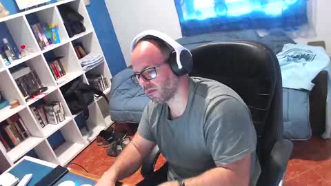 ravingr3d3 online show from April 8, 9:12 am