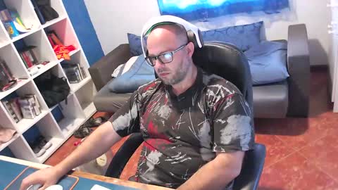 ravingr3d3 online show from May 27, 8:33 am