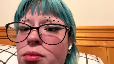 Ravynn 3 online show from September 8, 6:40 pm