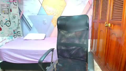 raylin_escobar online show from June 9, 6:40 pm