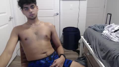 raymondg8596 online show from February 4, 12:36 am