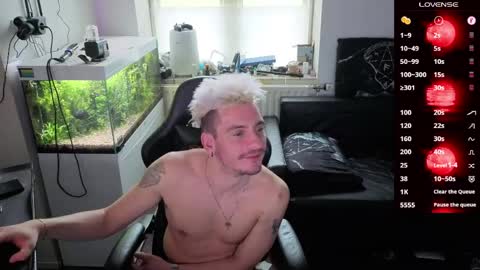 Rayzel online show from April 3, 3:52 pm