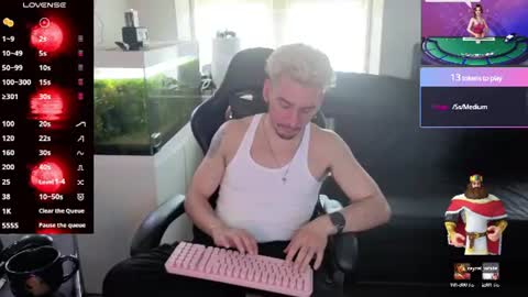 Rayzel online show from June 14, 1:02 pm