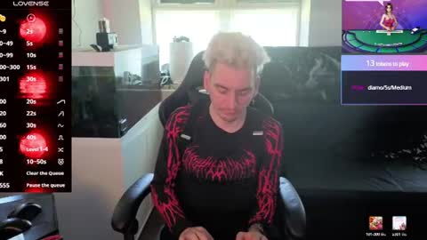 Rayzel online show from June 18, 2:22 pm