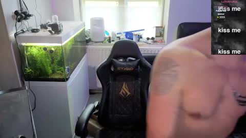 Rayzel online show from February 6, 2:42 pm