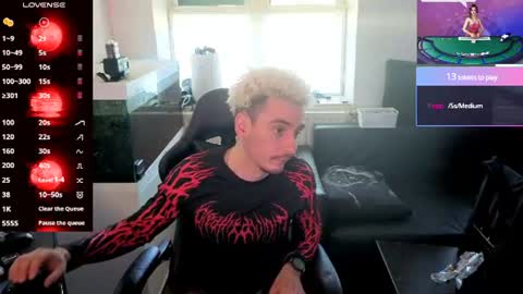 Rayzel online show from June 25, 3:39 pm
