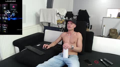 Snapshot of reallyman7 chatting on December 14, 11:39 am Ask me online show from December 14, 11:39 am