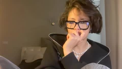 Rebecca online show from October 21, 1:16 pm