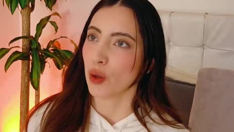 Snapshot of rebeccawhite_meow chatting on October 6, 2:51 am rebeccawhite_meow online show from October 6, 2:51 am