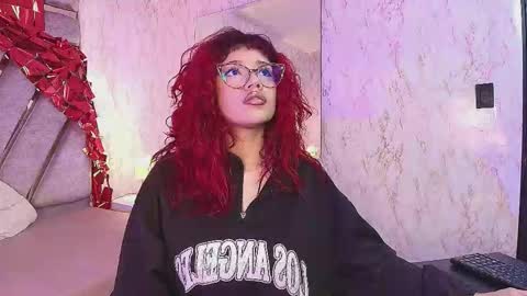 red_pandaa online show from March 4, 3:14 am