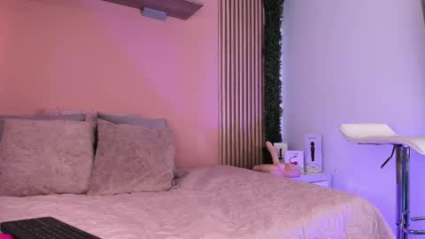 Stefany    online show from February 24, 5:31 pm