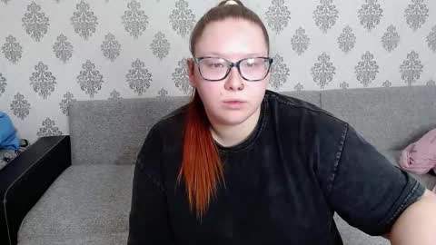 Snapshot of redchloee chatting on October 26, 8:15 am Chloe online show from October 26, 8:15 am