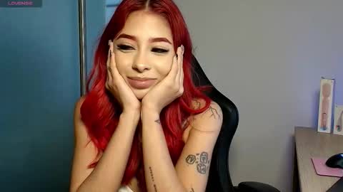 redd_girly online show from October 21, 10:02 pm