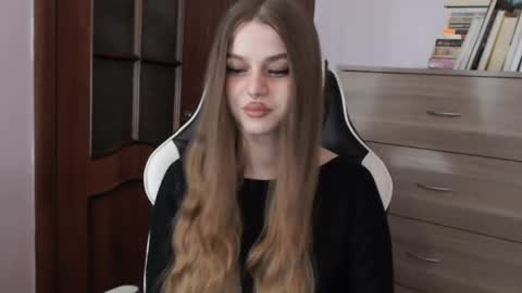 Lily online show from December 23, 3:23 am