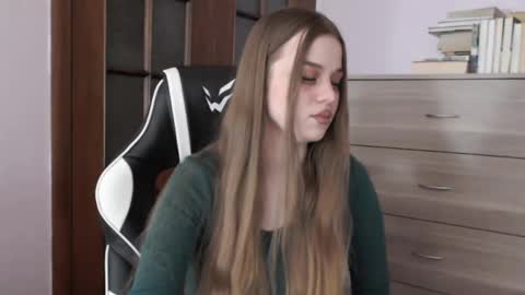 Lily online show from March 13, 3:54 am