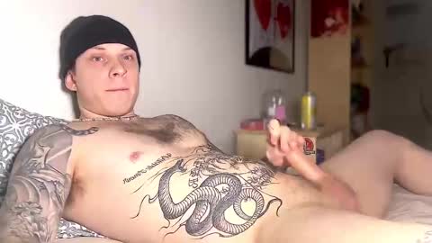 Snapshot of redrumbackwards chatting on December 29, 12:09 am redrum online show from December 29, 12:09 am