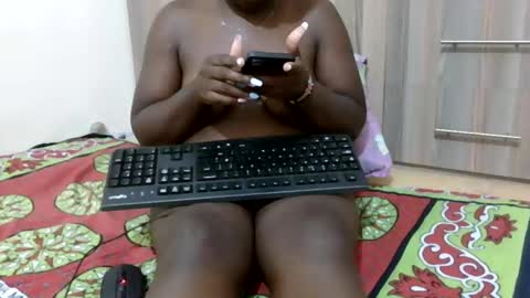 Snapshot of reem_wonder chatting on March 11, 11:44 am Reem online show from March 11, 11:44 am