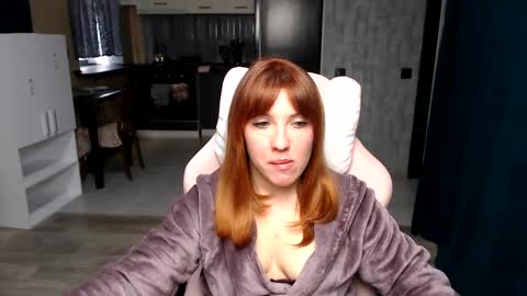 Snapshot of reginasmilee chatting on October 6, 6:20 am Regina online show from October 6, 6:20 am