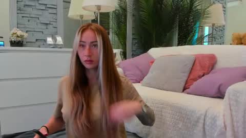 reina cummings online show from June 9, 6:02 am