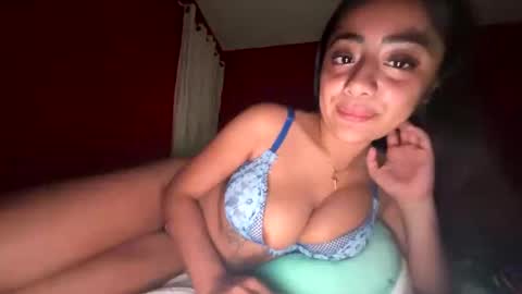 reinaassss online show from May 1, 5:12 am