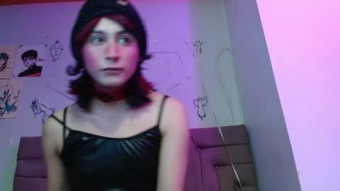 reiv_femboy online show from May 22, 3:46 am