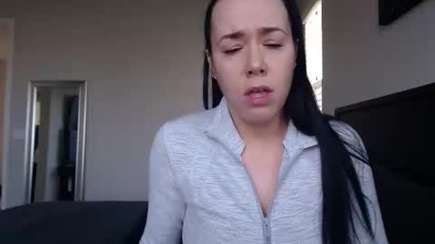 Bella Lively online show from March 23, 4:01 pm