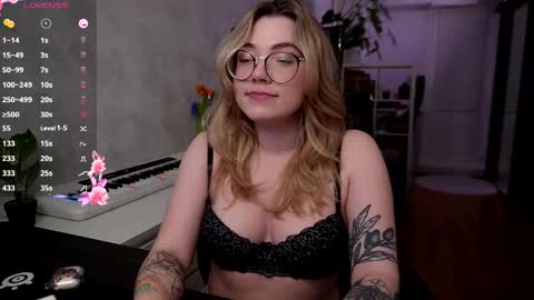 Snapshot of remywild chatting on February 15, 6:55 pm RemyWild online show from February 15, 6:55 pm