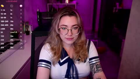 Snapshot of remywild chatting on September 18, 7:29 pm RemyWild online show from September 18, 7:29 pm