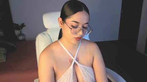 renaxi_smith online show from April 3, 7:54 pm