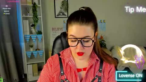 renee_turner online show from October 1, 9:30 am