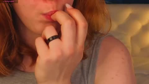 reneefoxy_ online show from June 7, 7:46 am